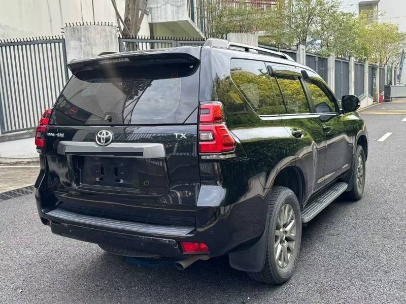 Land Cruiser Prado photo 4