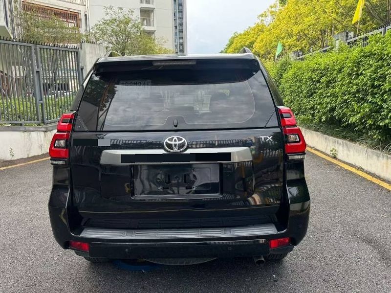 Land Cruiser Prado photo 5