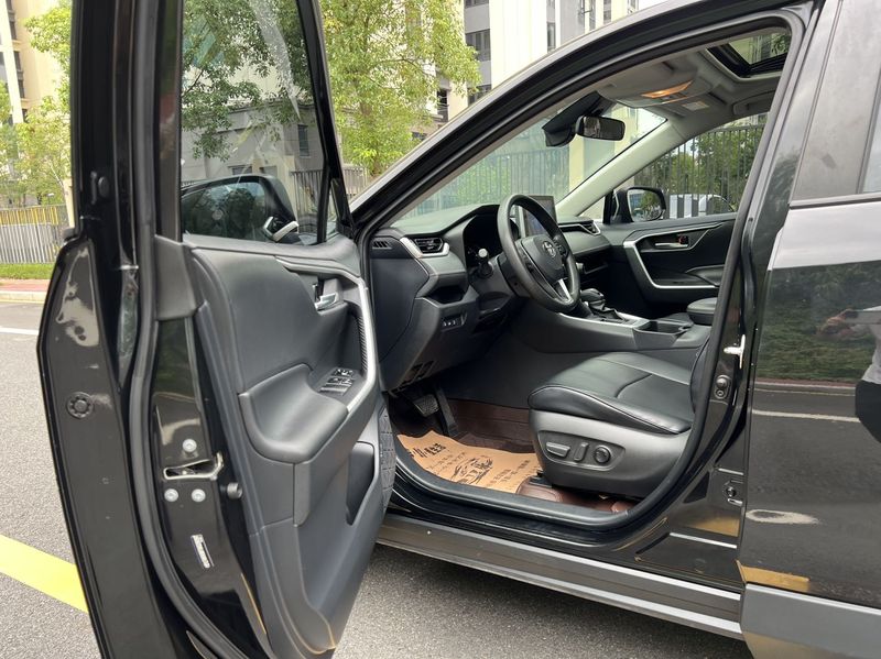 RAV4 photo 4