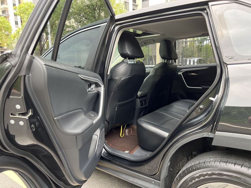 RAV4 photo 5
