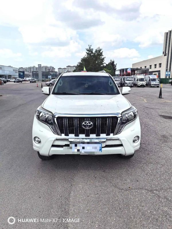 Land Cruiser Prado photo 2