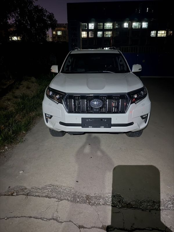 Land Cruiser Prado photo 2