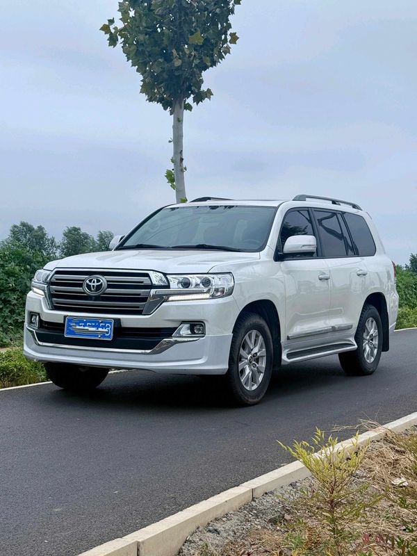 Land Cruiser