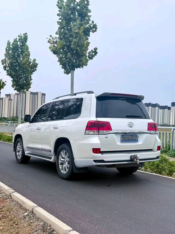 Land Cruiser photo 3