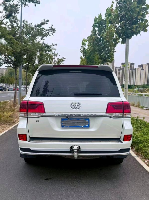 Land Cruiser photo 4