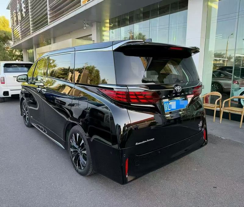 Alphard photo 2