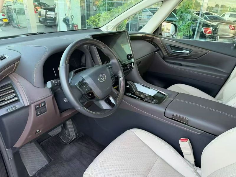 Alphard photo 4