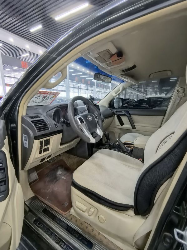 Land Cruiser Prado photo 2