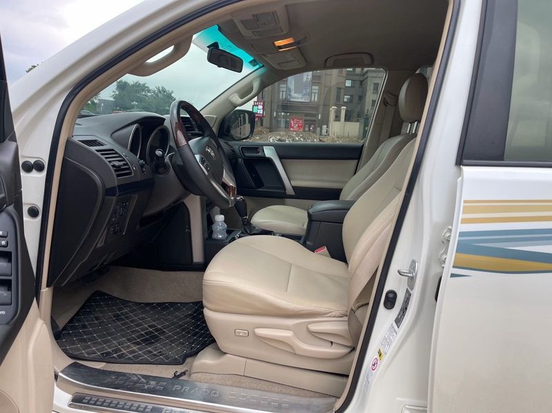 Land Cruiser Prado photo 4