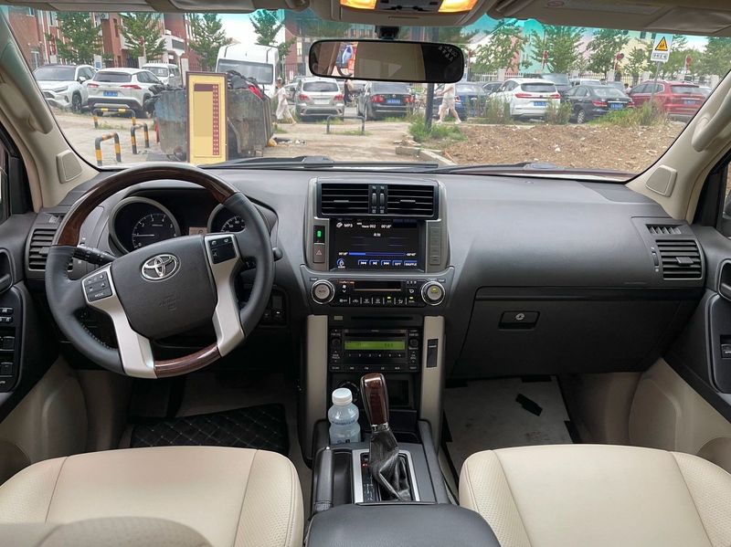 Land Cruiser Prado photo 5