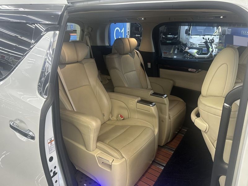 Alphard photo 4