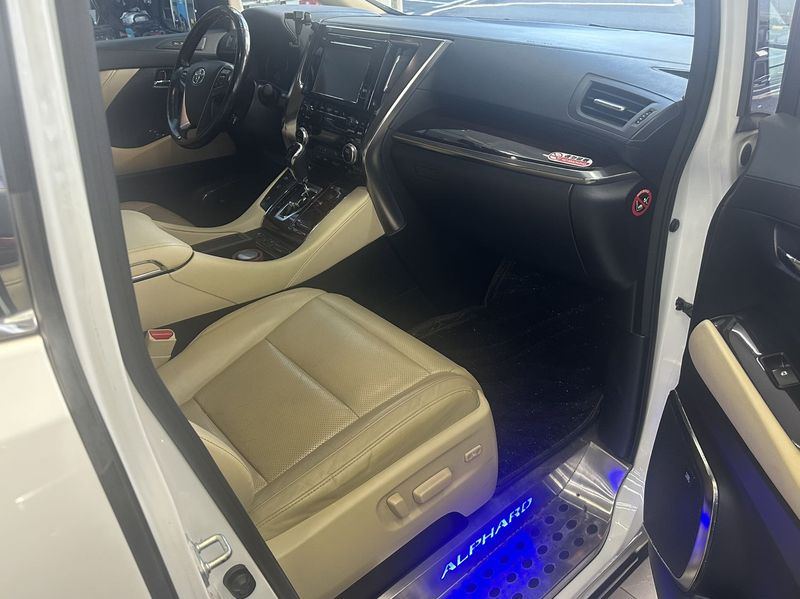 Alphard photo 5