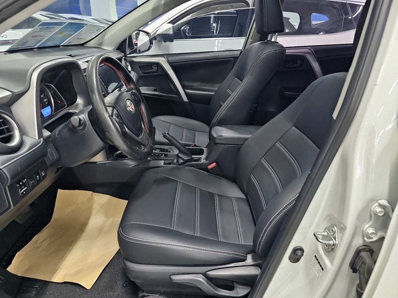 RAV4 photo 2