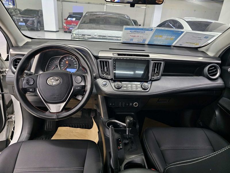 RAV4 photo 5