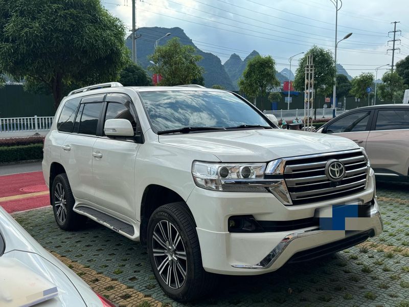 Land Cruiser photo 3