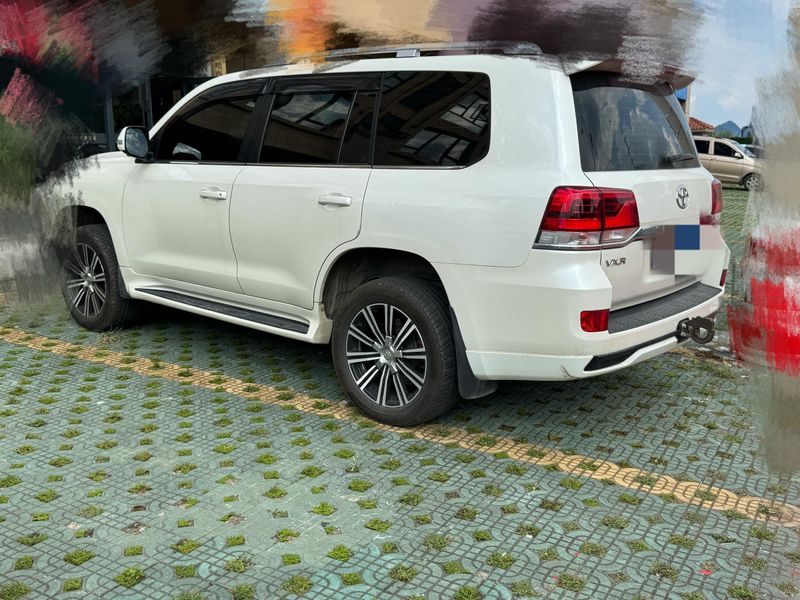 Land Cruiser photo 4