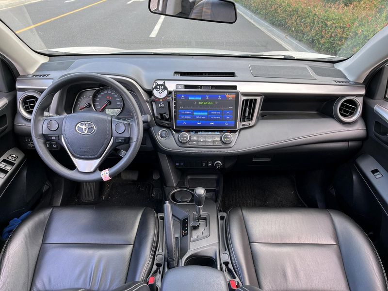 RAV4 photo 2