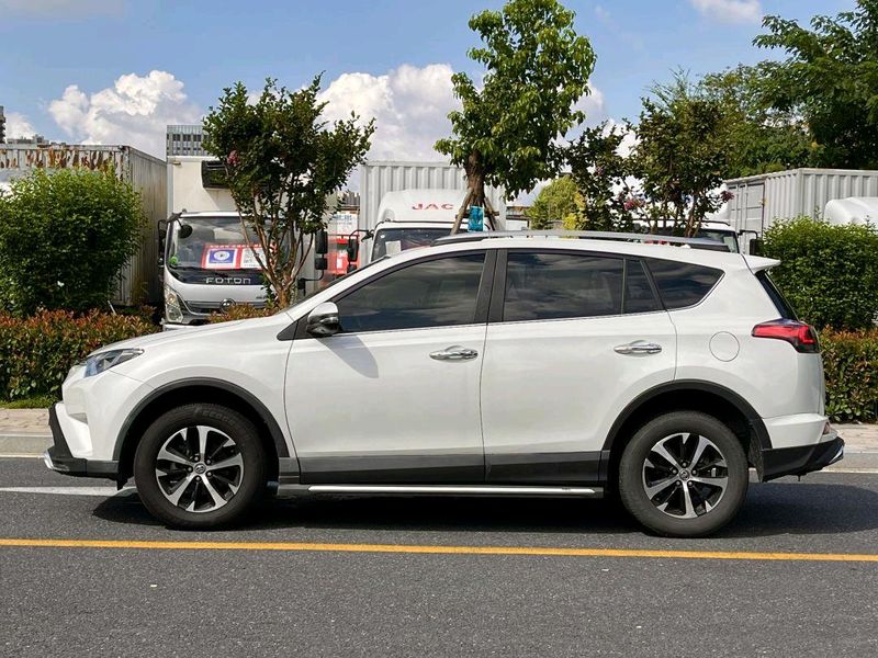 RAV4 photo 5