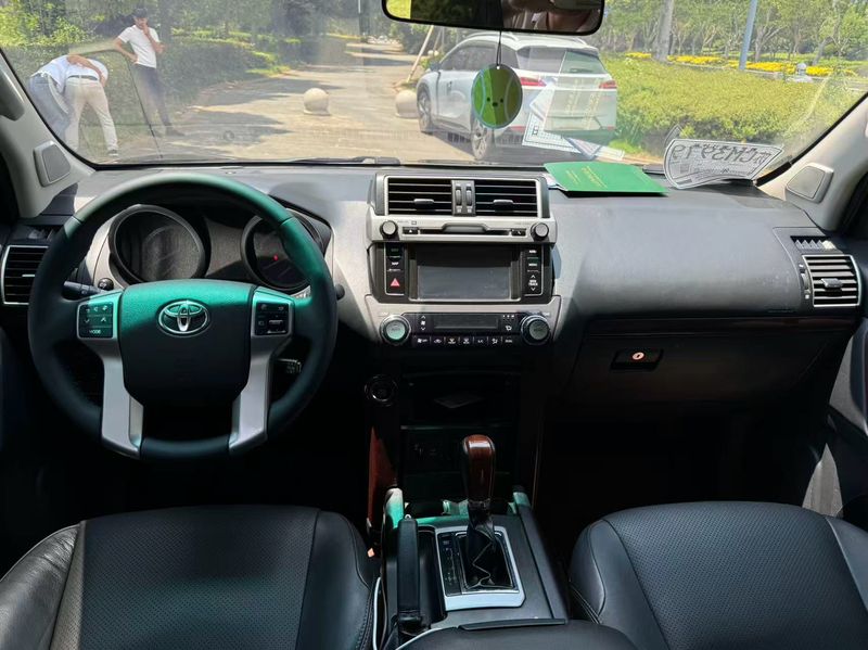 Land Cruiser Prado photo 4