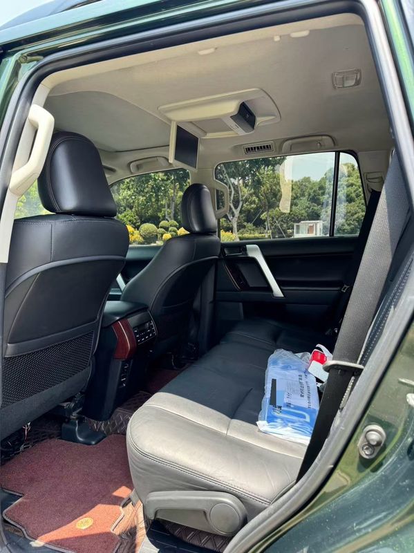 Land Cruiser Prado photo 5