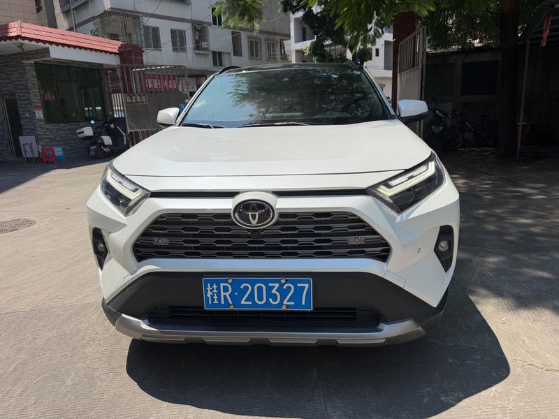 RAV4 photo 2