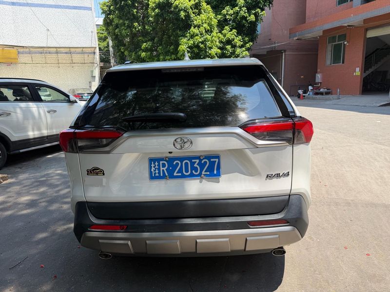 RAV4 photo 5