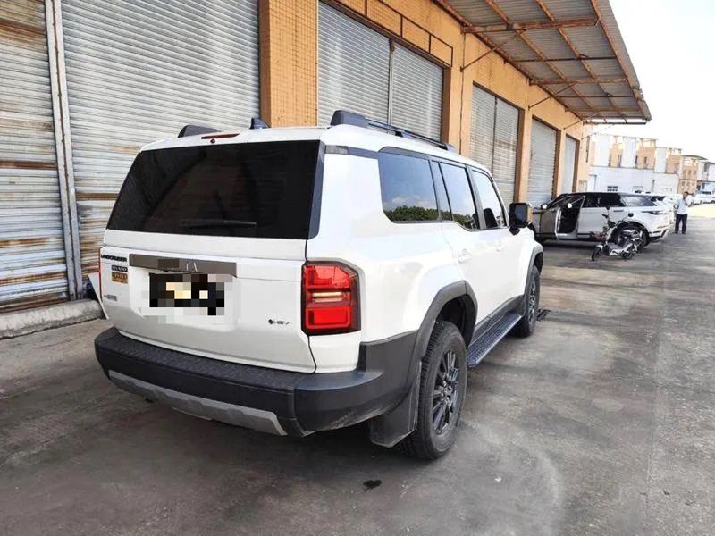 Land Cruiser Prado photo 2