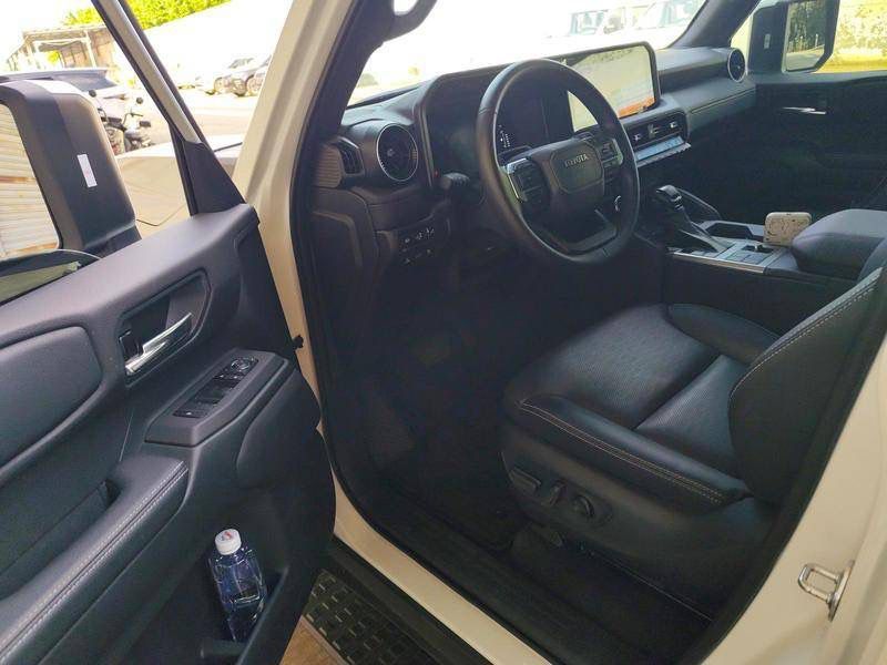 Land Cruiser Prado photo 3