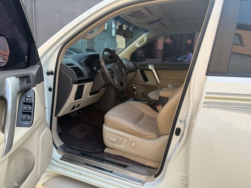 Land Cruiser Prado photo 3