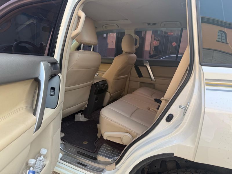Land Cruiser Prado photo 4