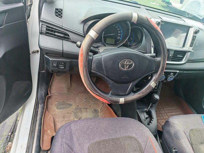 Yaris photo 4