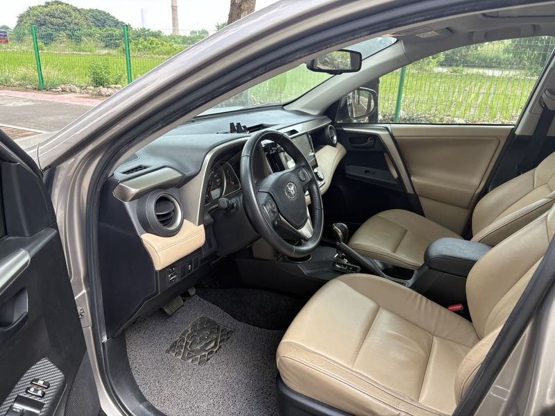 RAV4 photo 3
