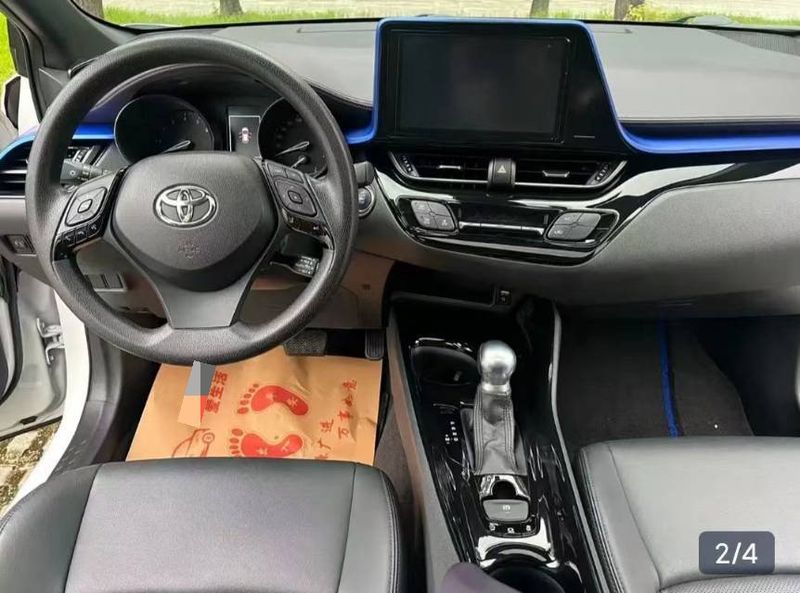 C-HR photo 2
