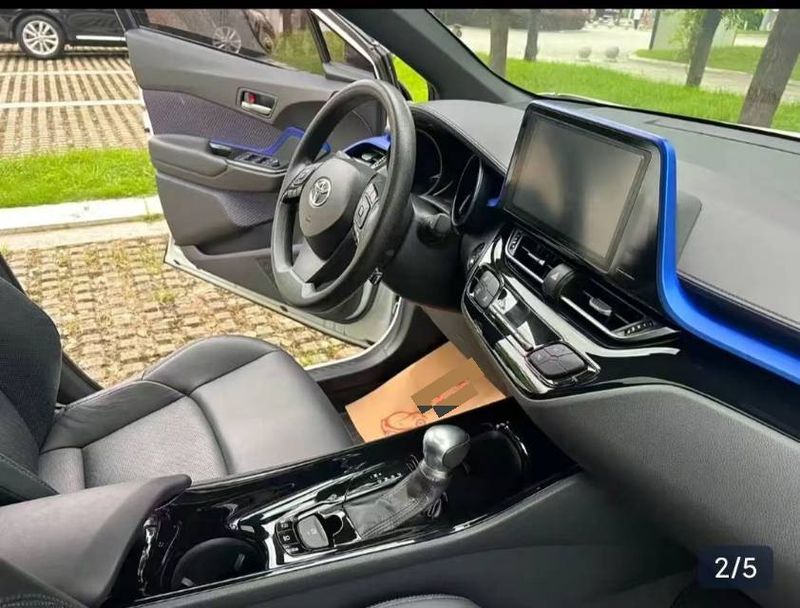 C-HR photo 4