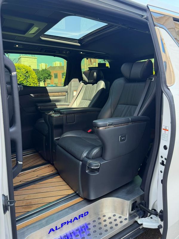 Alphard photo 5