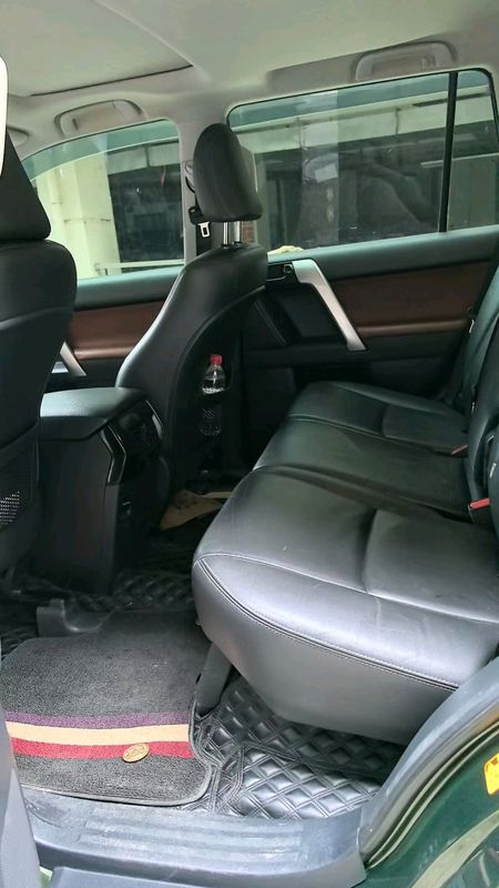Land Cruiser Prado photo 5
