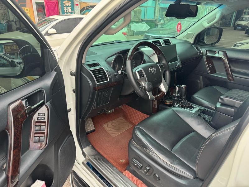 Land Cruiser Prado photo 4
