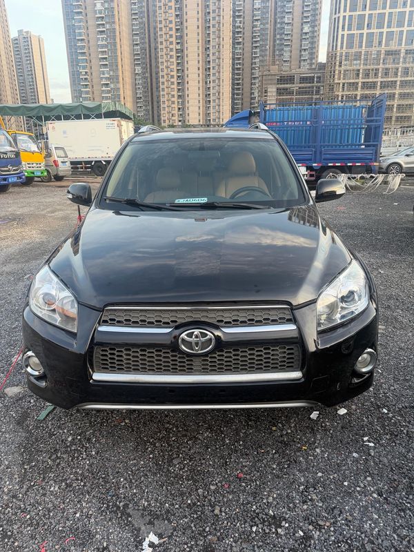 RAV4 photo 2