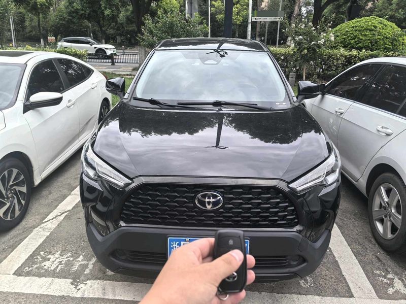 Corolla Cross photo 2