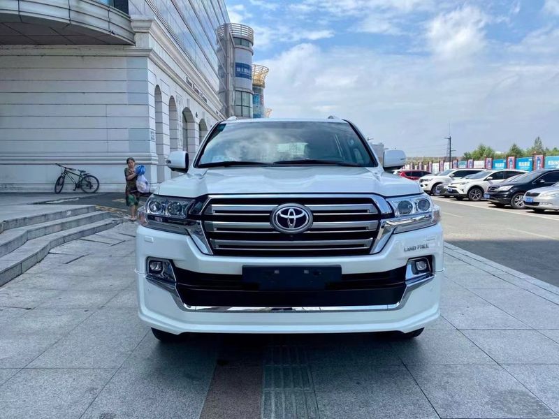 Land Cruiser photo 2