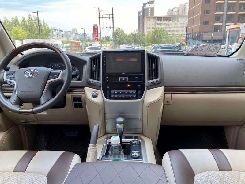 Land Cruiser photo 4