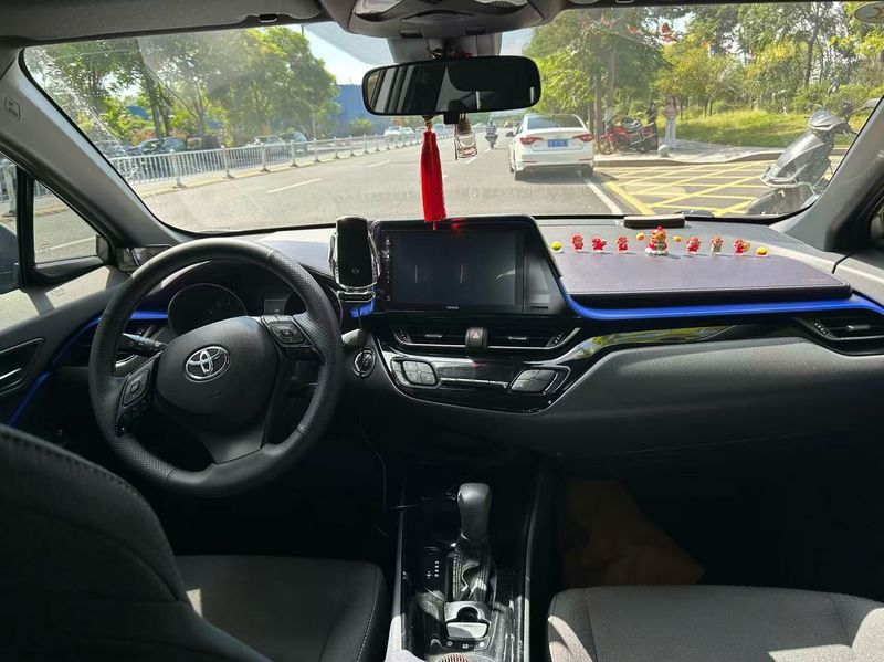 C-HR photo 4