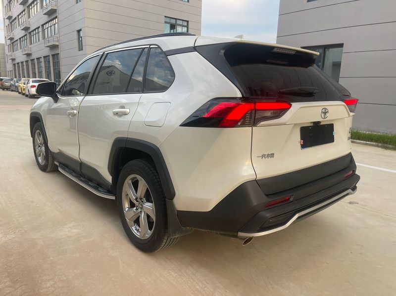 RAV4 photo 4