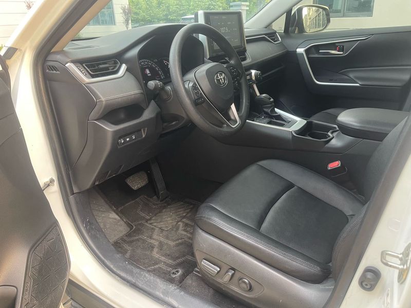 RAV4 photo 5