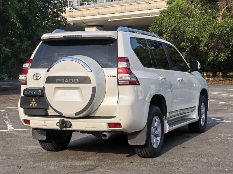 Land Cruiser Prado photo 3