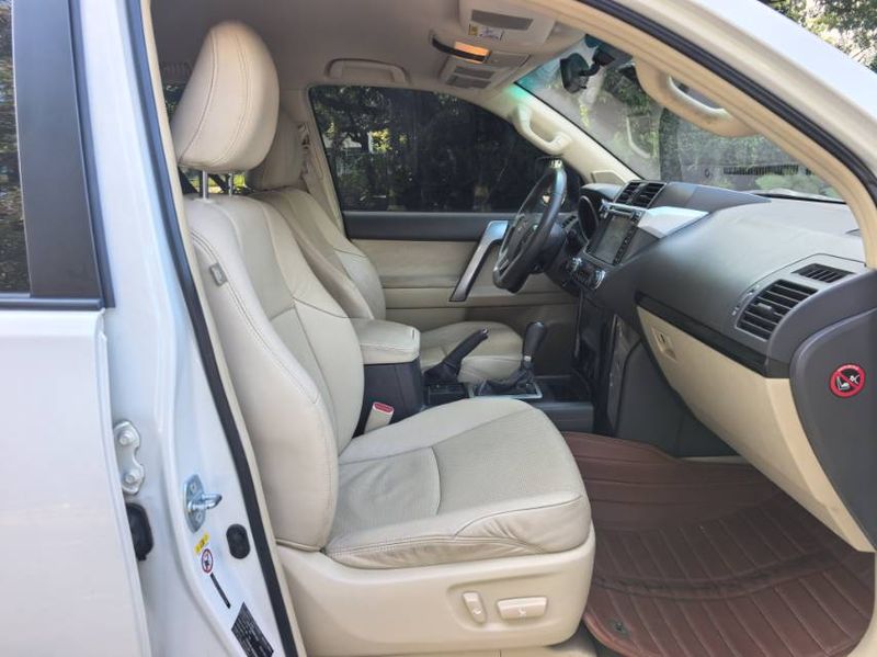 Land Cruiser Prado photo 5