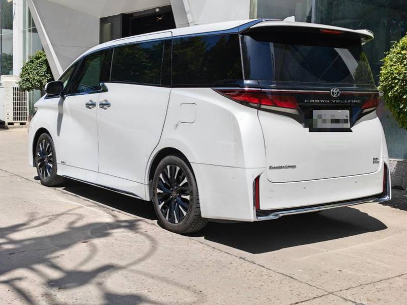 Vellfire photo 3