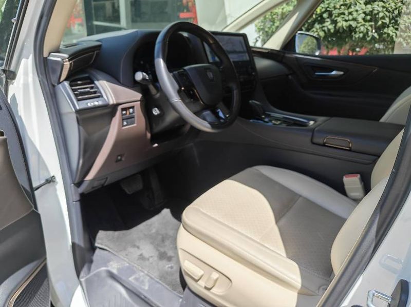 Vellfire photo 4