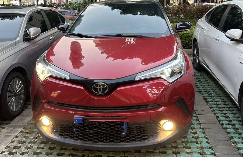 C-HR photo 2
