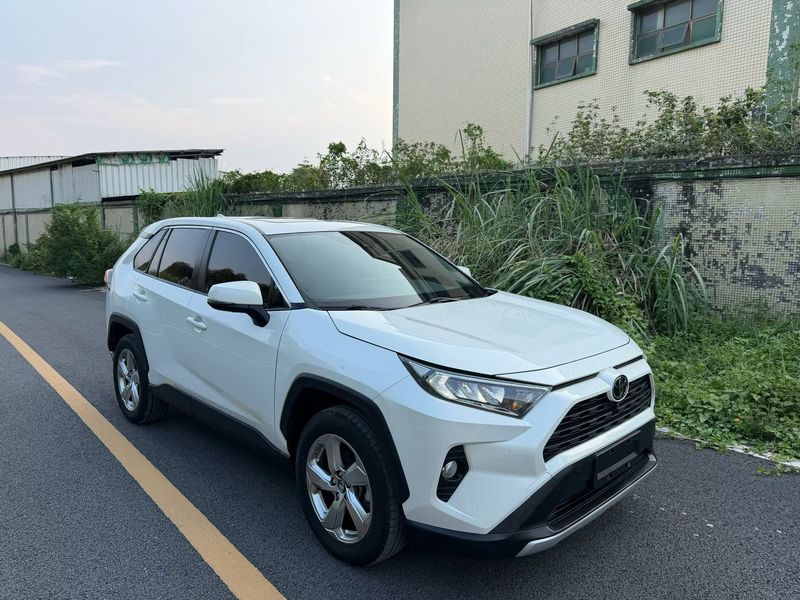 RAV4 photo 2